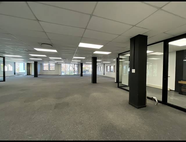 369M² OFFICE TO LET IN BRYANSTON